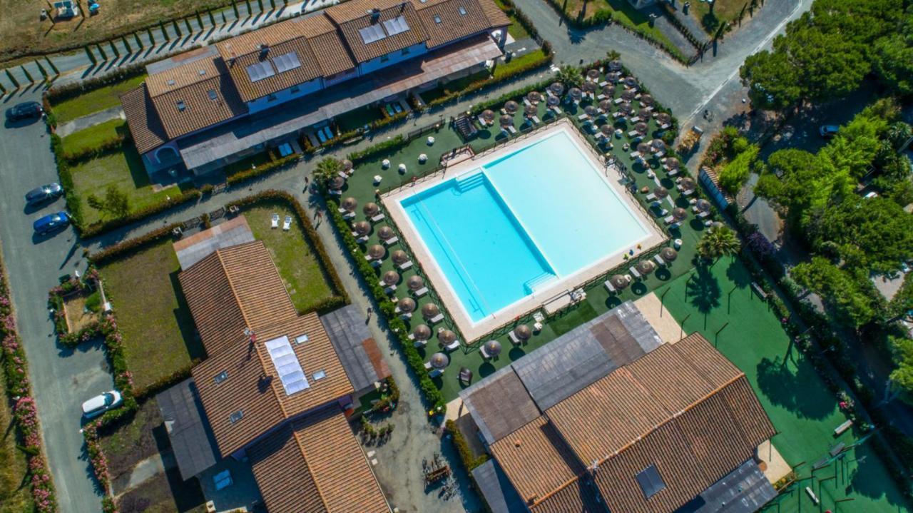 Fattoria Palazzeta - Pet & Family Friendly Aparthotel Cecina  Exterior photo